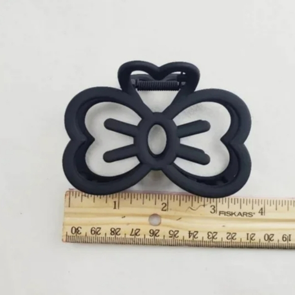 Claw Clip Hair Accessories - Picture 2 of 3